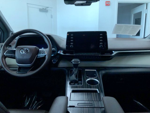 Thumbnail: 2024 Toyota Sienna - 9