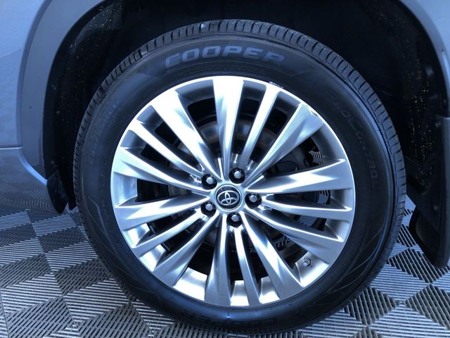 Thumbnail: 2022 Toyota Highlander - 8