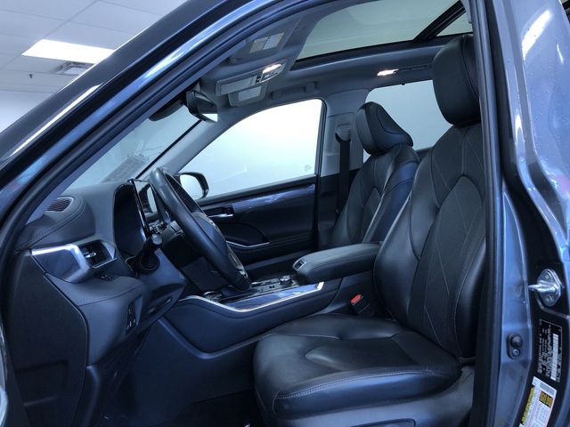 Thumbnail: 2022 Toyota Highlander - 10