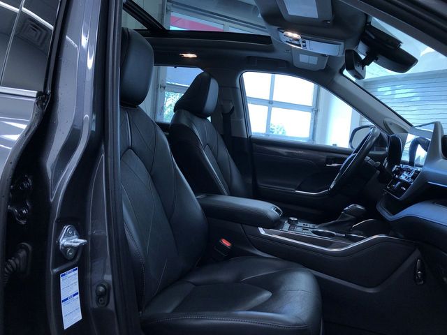 Thumbnail: 2022 Toyota Highlander - 11