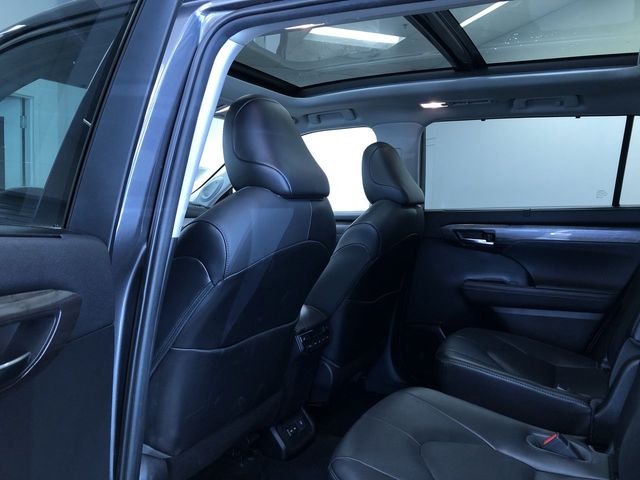Thumbnail: 2022 Toyota Highlander - 12