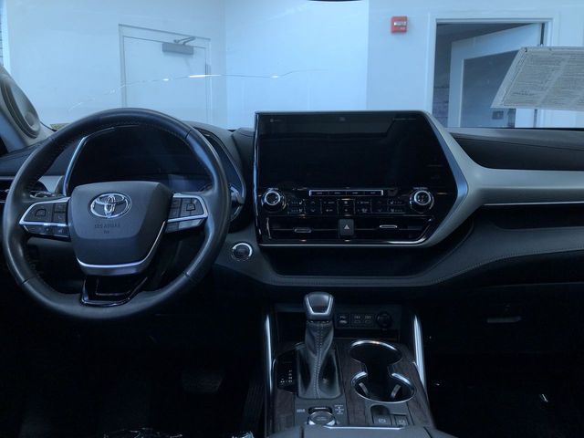 Thumbnail: 2022 Toyota Highlander - 2
