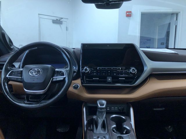 Thumbnail: 2022 Toyota Highlander - 9