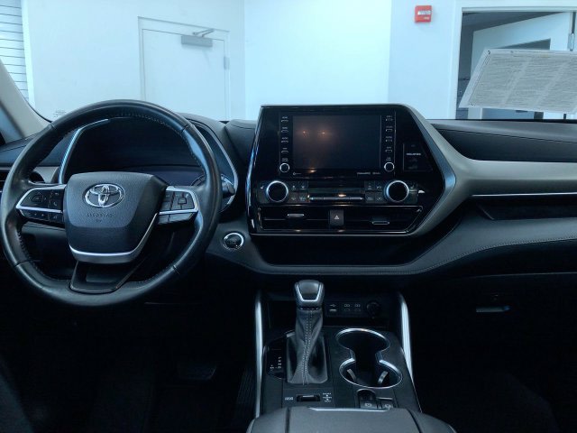 Thumbnail: 2022 Toyota Highlander - 2