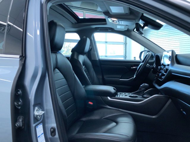 Thumbnail: 2022 Toyota Highlander - 29