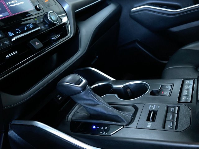 Thumbnail: 2022 Toyota Highlander - 14