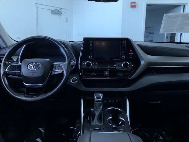 Thumbnail: 2021 Toyota Highlander - 2