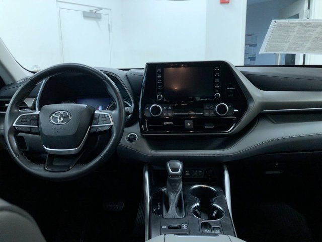 Thumbnail: 2022 Toyota Highlander - 9