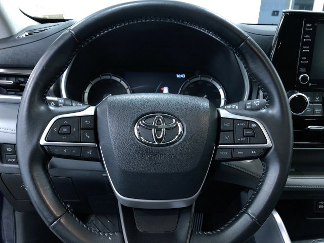 Thumbnail: 2022 Toyota Highlander - 14