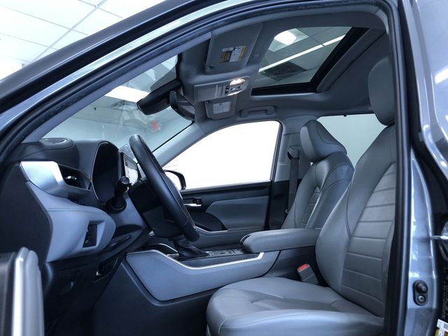 Thumbnail: 2022 Toyota Highlander - 11