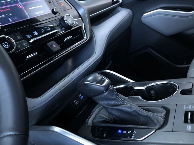 Thumbnail: 2022 Toyota Highlander - 14