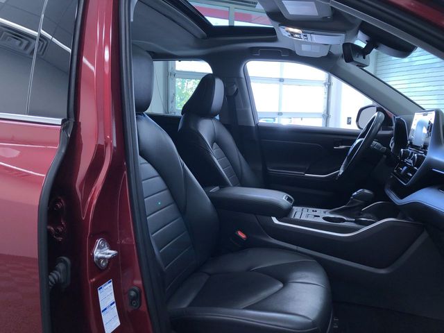 Thumbnail: 2022 Toyota Highlander - 21