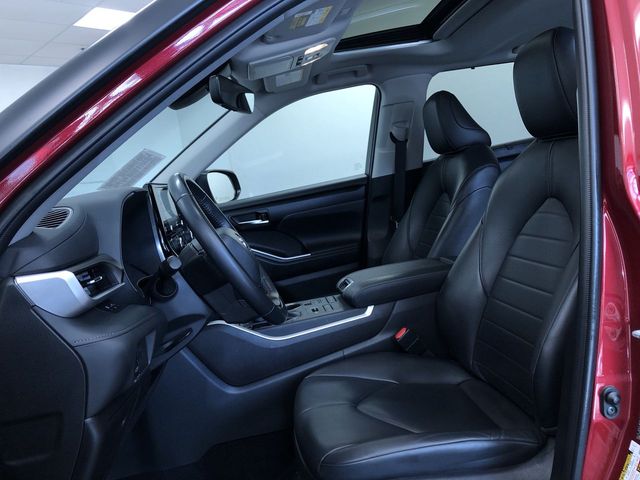 Thumbnail: 2022 Toyota Highlander - 11