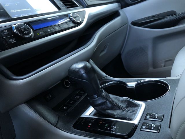 Thumbnail: 2014 Toyota Highlander - 16