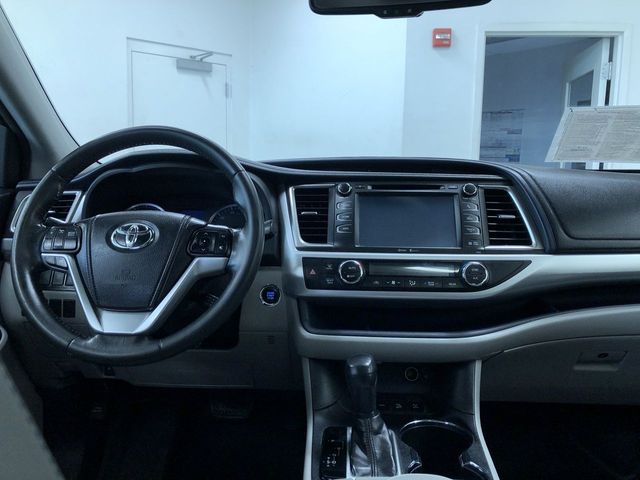 Thumbnail: 2014 Toyota Highlander - 9