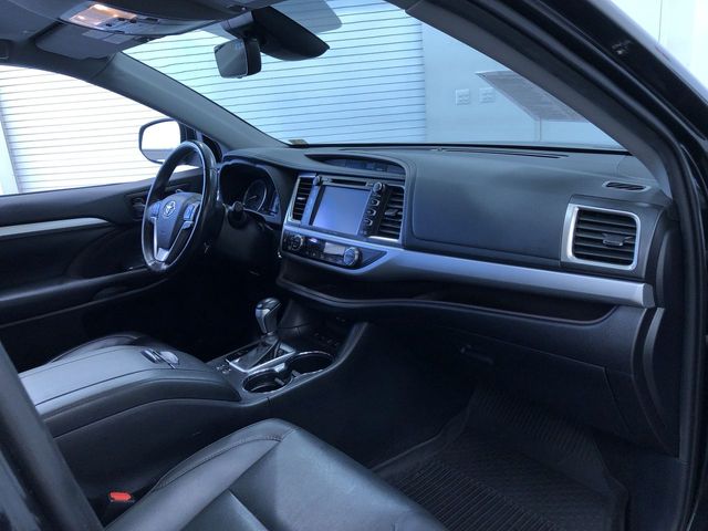 Thumbnail: 2019 Toyota Highlander - 9
