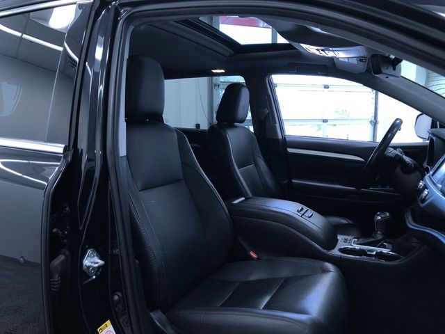 Thumbnail: 2019 Toyota Highlander - 30