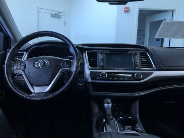 Thumbnail: 2019 Toyota Highlander - 2