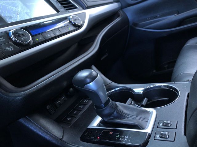 Thumbnail: 2019 Toyota Highlander - 15