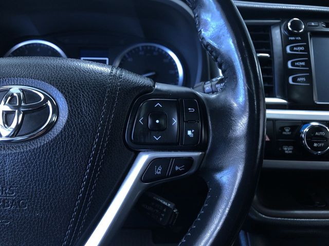 Thumbnail: 2017 Toyota Highlander - 32