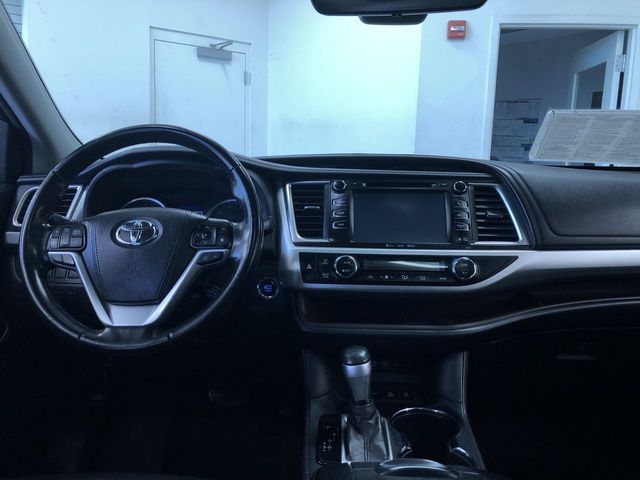 Thumbnail: 2017 Toyota Highlander - 9