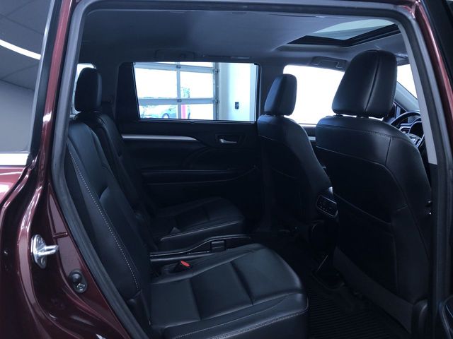 Thumbnail: 2017 Toyota Highlander - 30
