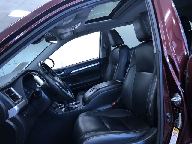 Thumbnail: 2017 Toyota Highlander - 10