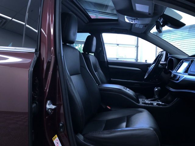 Thumbnail: 2017 Toyota Highlander - 11