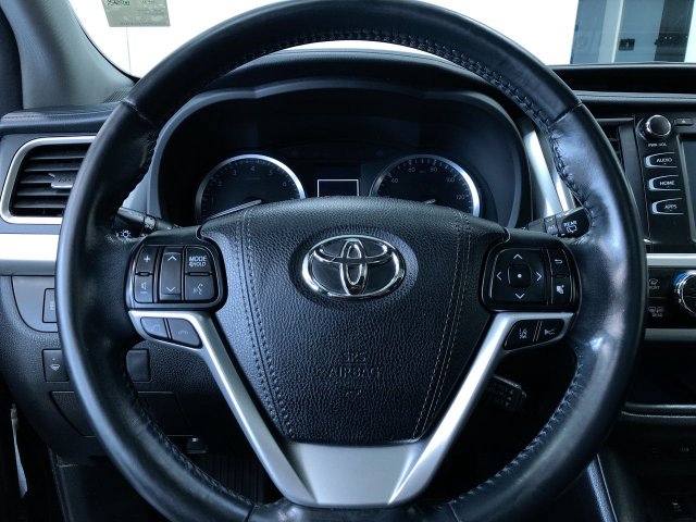 Thumbnail: 2018 Toyota Highlander - 14