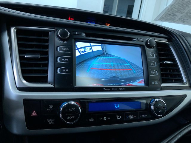Thumbnail: 2018 Toyota Highlander - 15