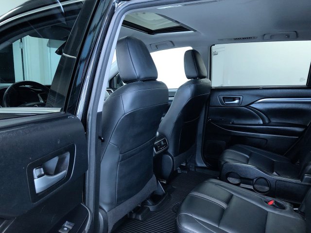 Thumbnail: 2018 Toyota Highlander - 12