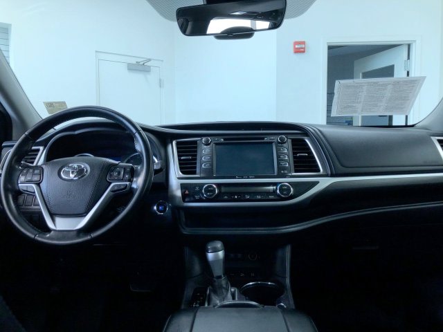 Thumbnail: 2018 Toyota Highlander - 9
