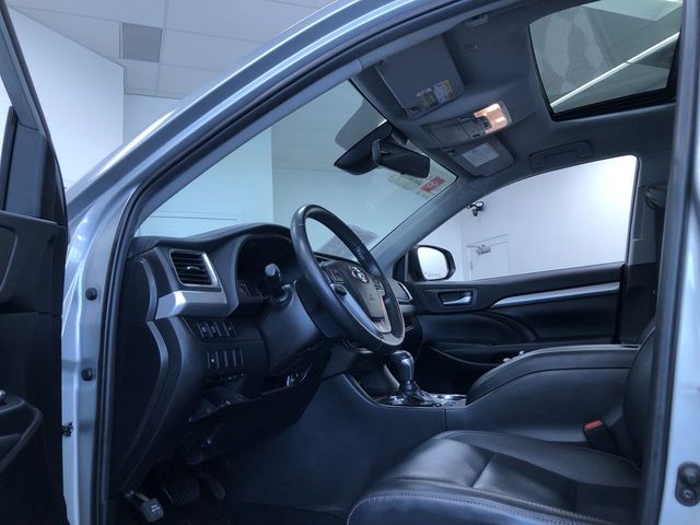 Thumbnail: 2019 Toyota Highlander - 2