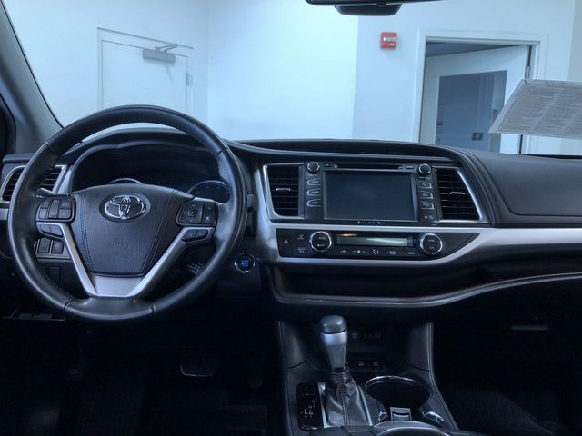 Thumbnail: 2019 Toyota Highlander - 13