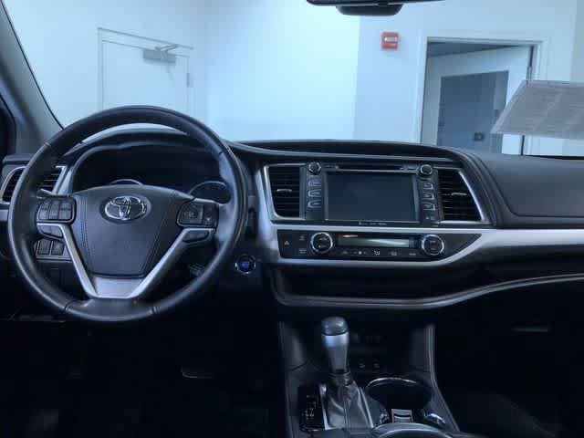 Thumbnail: 2019 Toyota Highlander - 14