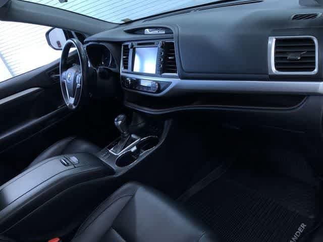 Thumbnail: 2019 Toyota Highlander - 35