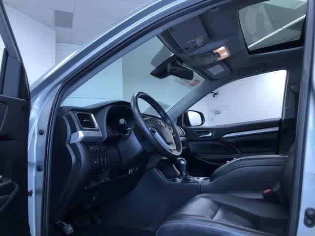 Thumbnail: 2019 Toyota Highlander - 9