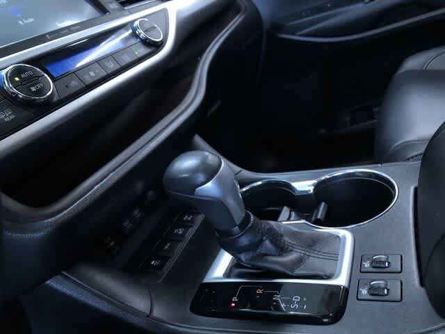 Thumbnail: 2019 Toyota Highlander - 16