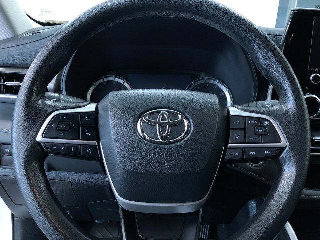 Thumbnail: 2023 Toyota Highlander - 20