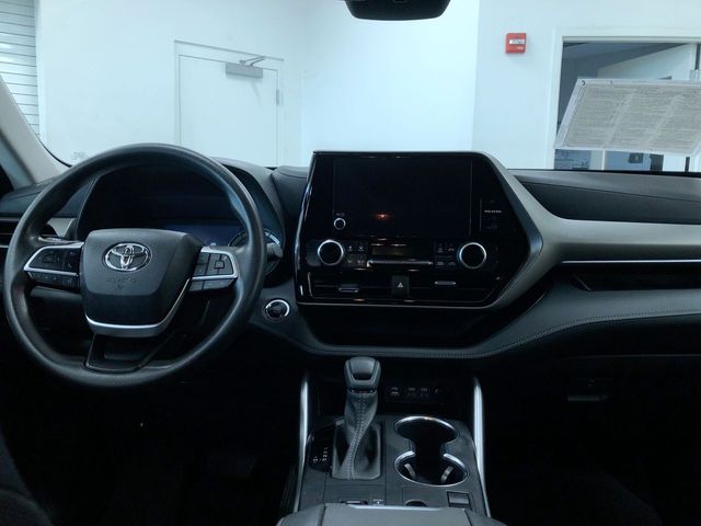 Thumbnail: 2023 Toyota Highlander - 7