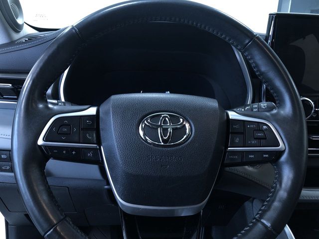 Thumbnail: 2023 Toyota Highlander - 30