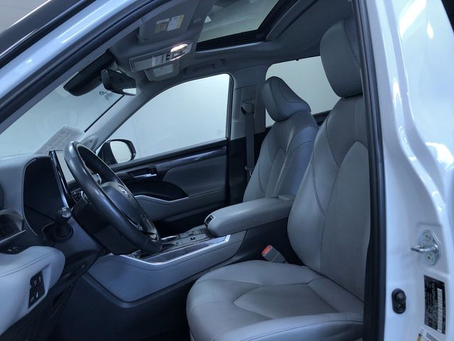 Thumbnail: 2023 Toyota Highlander - 10