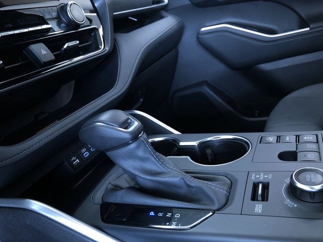 Thumbnail: 2025 Toyota Highlander - 16