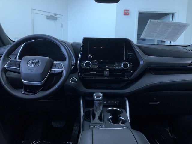 Thumbnail: 2025 Toyota Highlander - 9