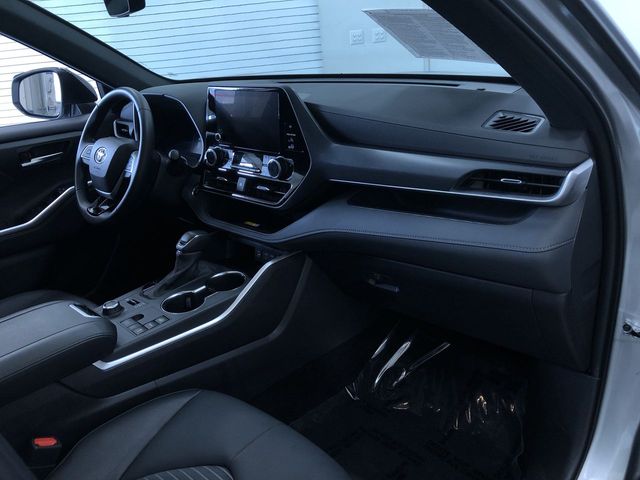 Thumbnail: 2025 Toyota Highlander - 13