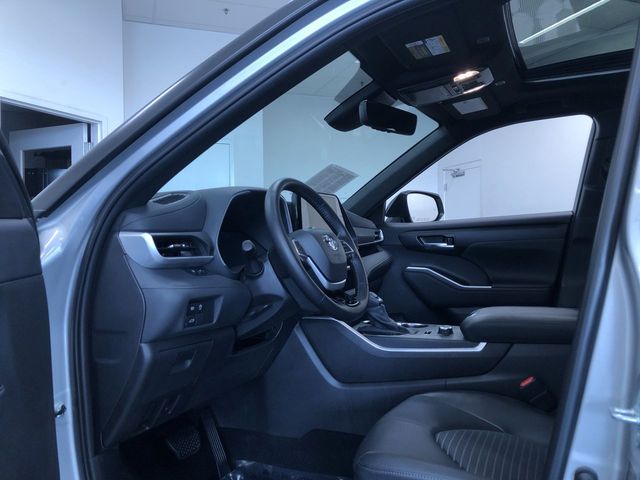 Thumbnail: 2025 Toyota Highlander - 2