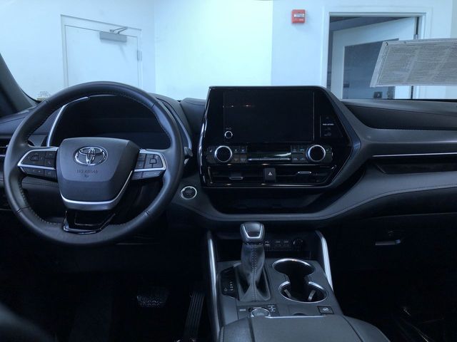 Thumbnail: 2025 Toyota Highlander - 9