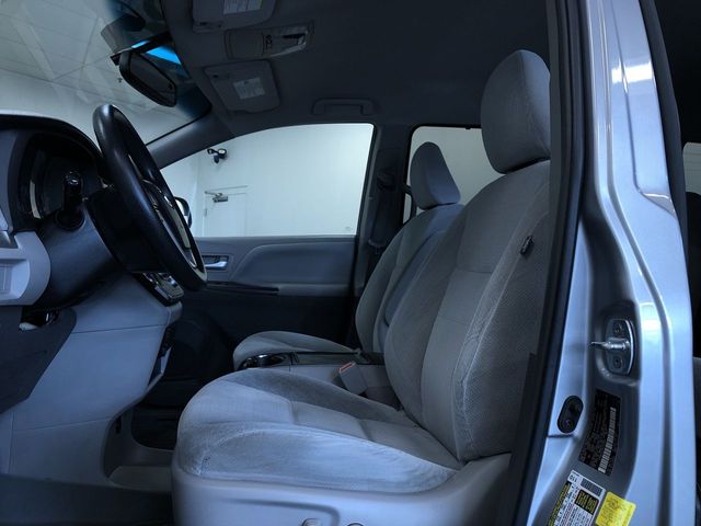 Thumbnail: 2016 Toyota Sienna - 11