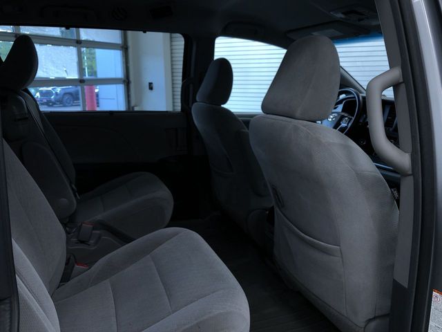 Thumbnail: 2016 Toyota Sienna - 28