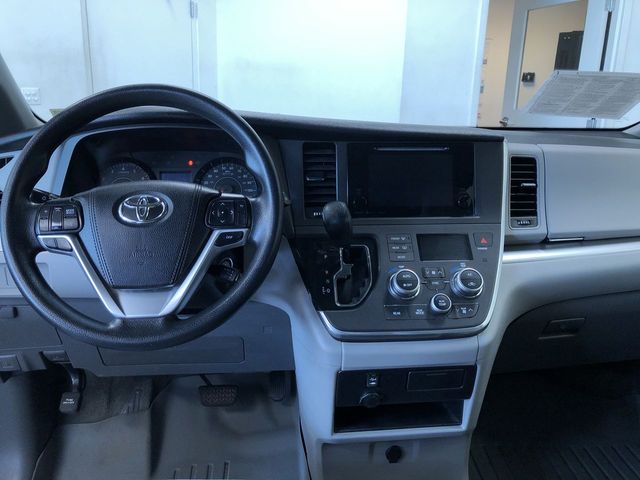 Thumbnail: 2016 Toyota Sienna - 2